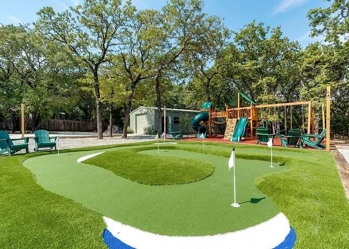 Pool Sim Pickleball Mini Golf Sleeps 24 Holiday home *