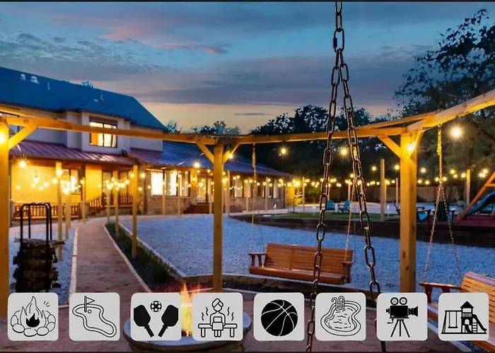 Pool Sim Pickleball Mini Golf Sleeps 24 Holiday home Fort Worth