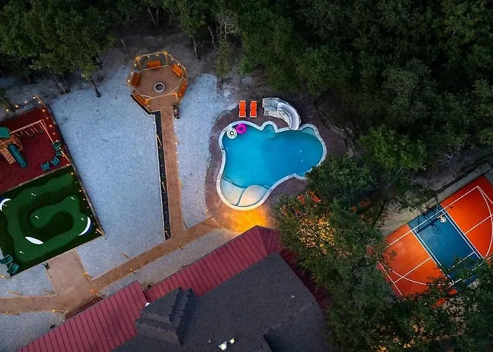 Pool Sim Pickleball Mini Golf Sleeps 24 Holiday home